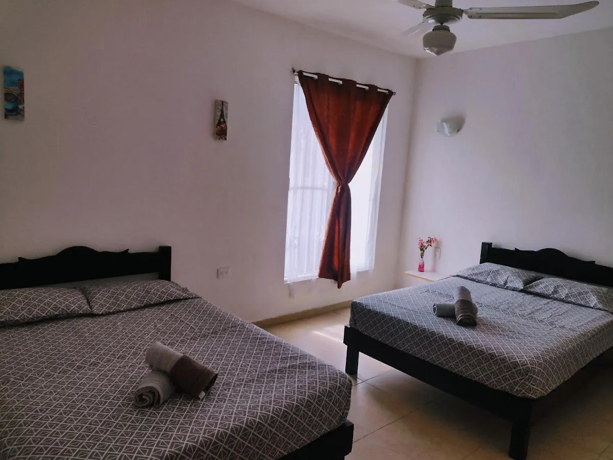 M&M Caribbean Hideaway, Habitación privada en casa compartida Playa del Carmen México